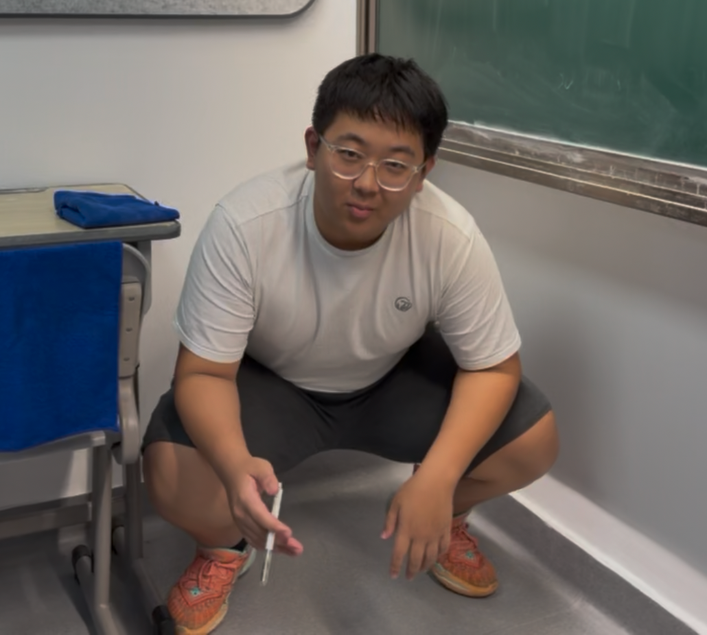 庞智中,副社长